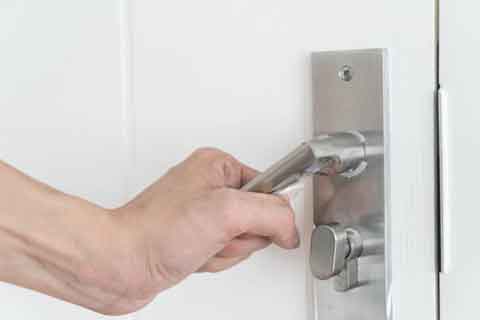 When to call a locksmith