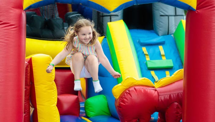 A Guide To Safety Precautions For Inflatable Obstacle Courses
